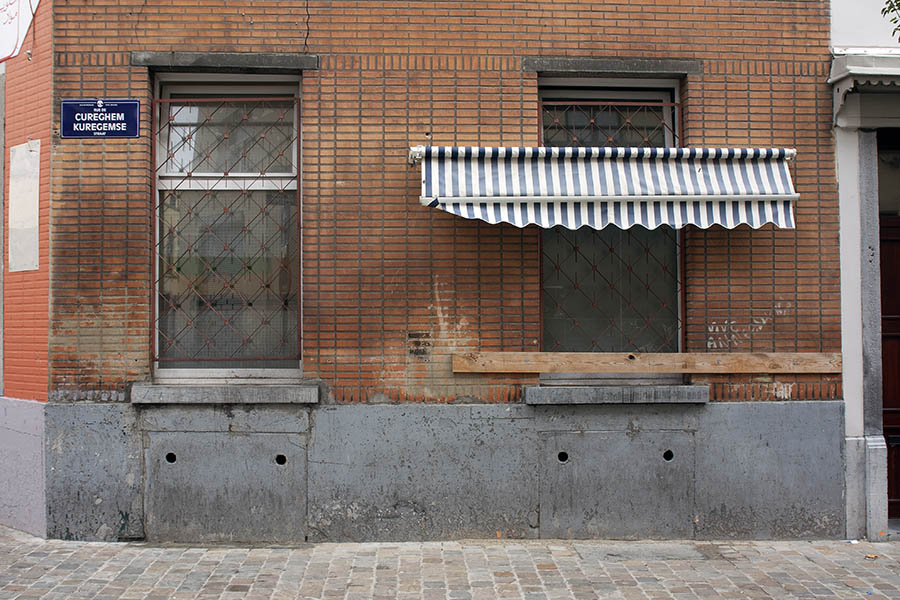 Photo 00113: White window with lattice and Venetian blind