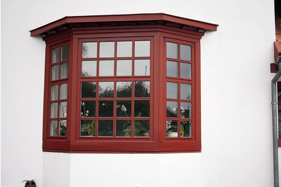 Photo 00751: Red bay window with six frames and 40 panes
