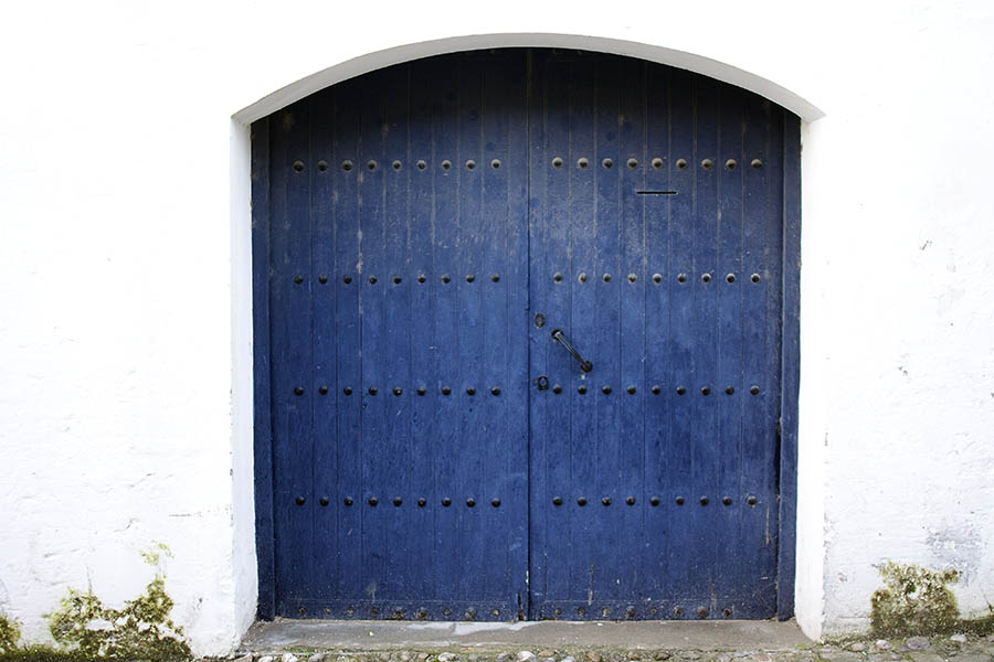 Photo 02745: Formed blue gate with black nails