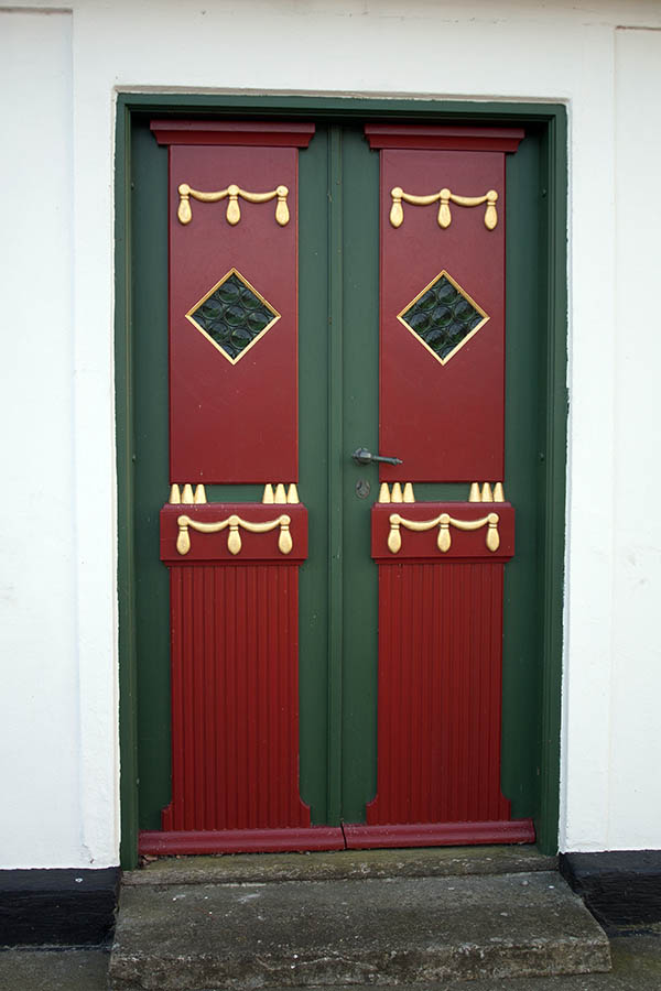 Photo 03543: Red and green double door with golden decorations