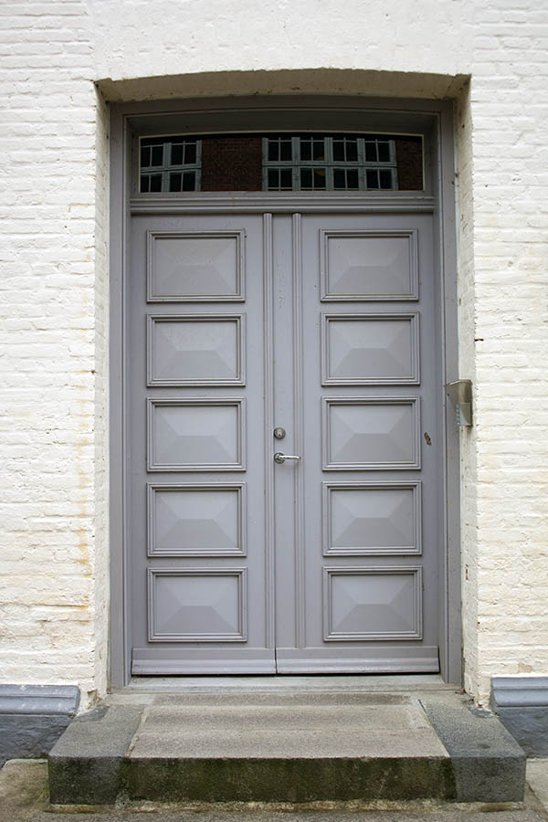 Photo 07110: Panelled, grey double door with top window