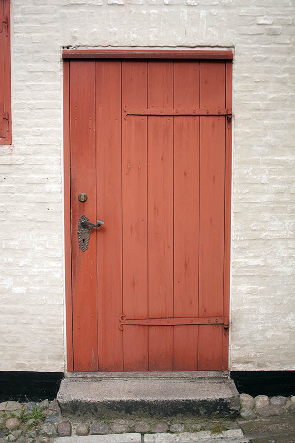 Photo 07279: Red door made of planks