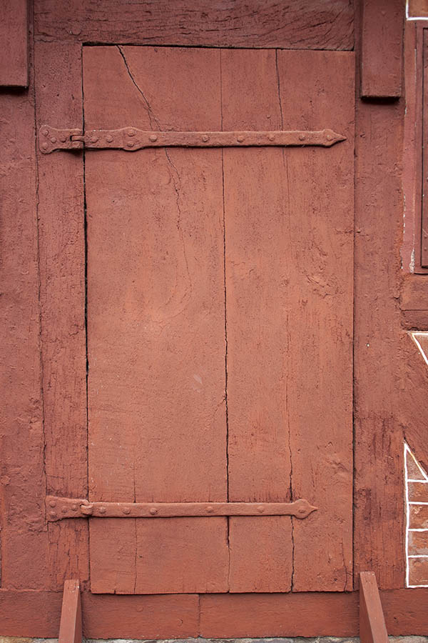 Photo 07324: Red trapdoor in red half-timber