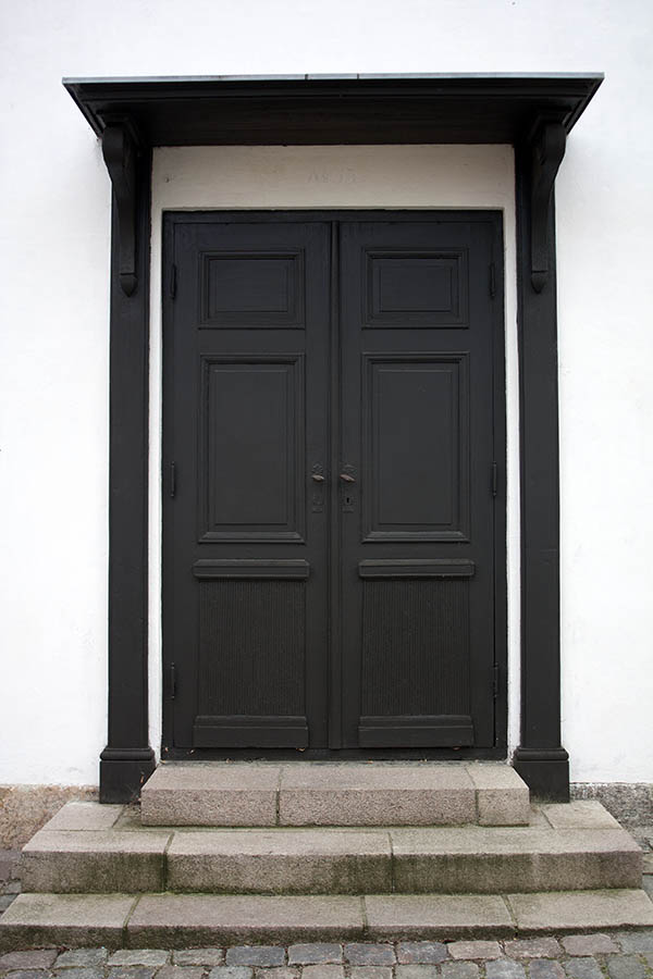 Photo 07412: Panelled, black double door