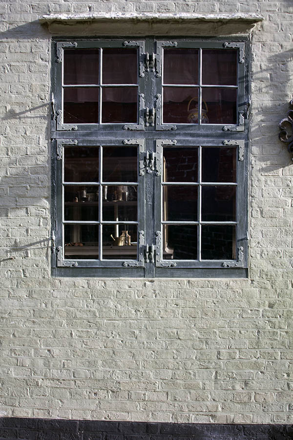 Photo 07622: Grey window with four frames and 20 panes