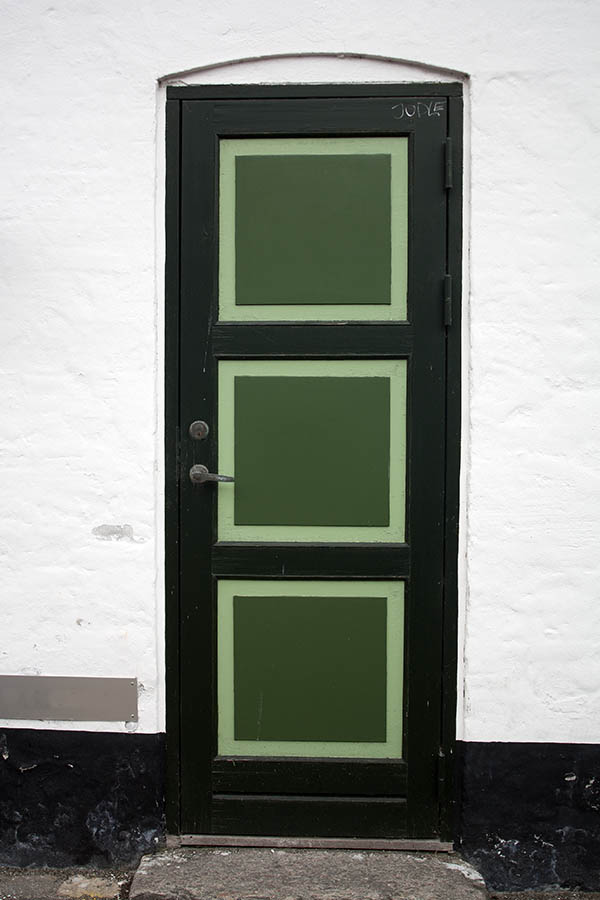 Photo 07782: Panelled, black and green door