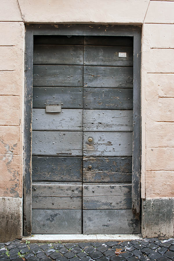Photo 07948: Grey double door made of planks