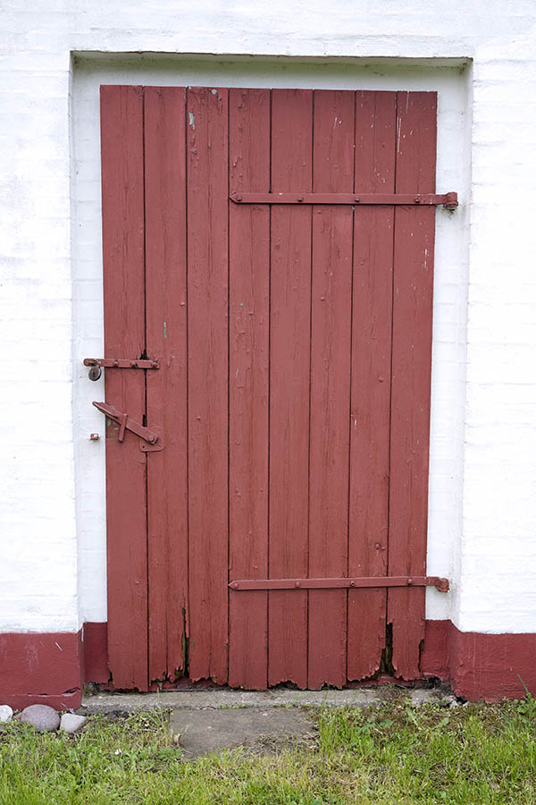 Photo 08299: Red door made of planks
