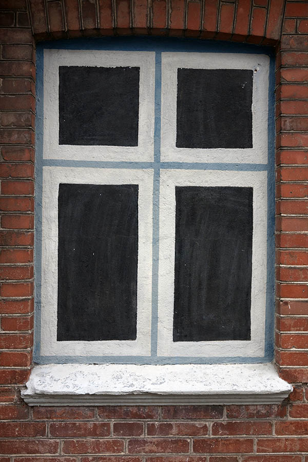Photo 08329: No window. A fake window with a painting, white and blue paint in an embrasure.