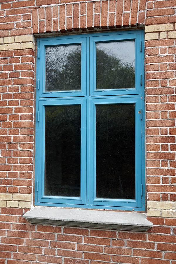 Photo 08425: Blue window with four frames