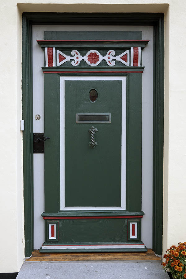 Photo 08790: Carved, panelled, green, white and red door