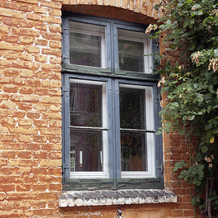 Photo 09042: Teal window in Dannebrog style with four frames and six panes