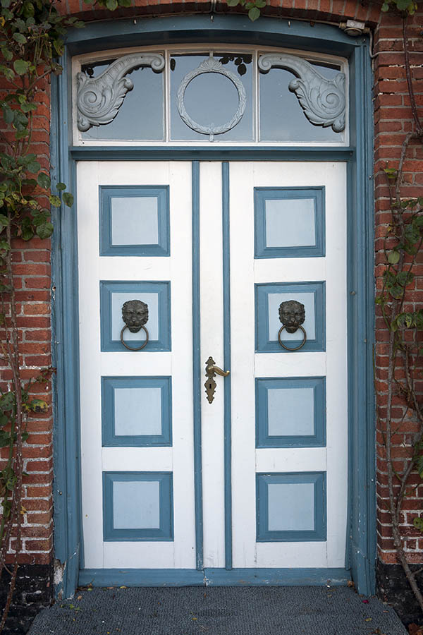 Photo 09614: Panelled, blue, light blue and white double door with fan light