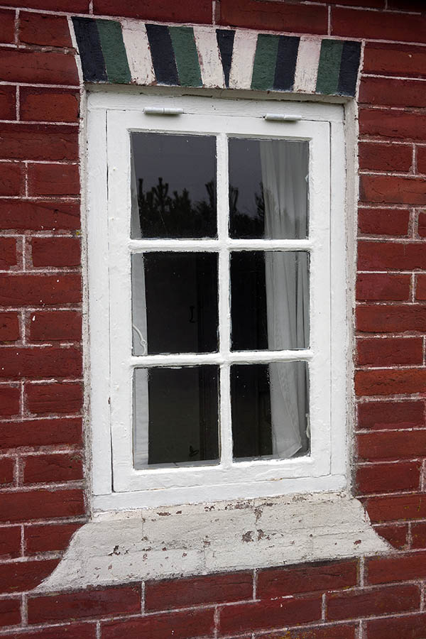 Photo 09710: White window with six panes