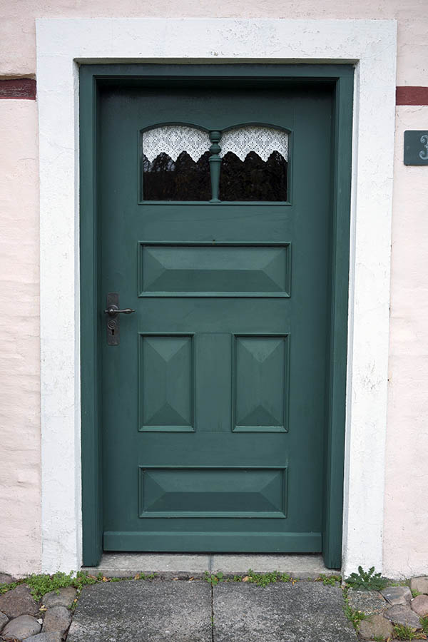 Photo 09778: Panelled, green door with Sønderho door light