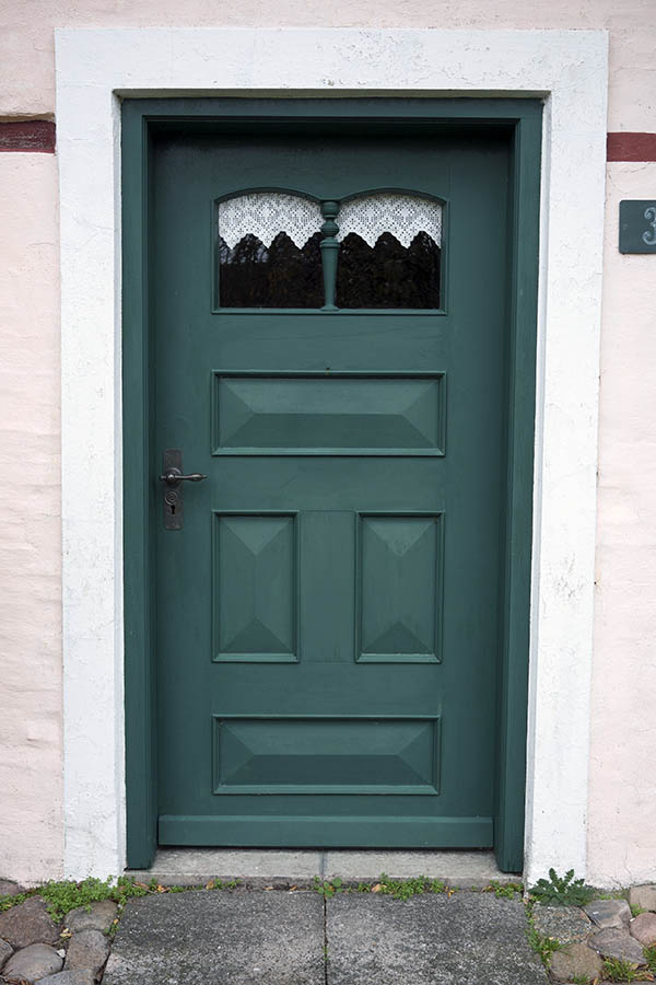 Photo 09778: Panelled, green door with S�nderho door light