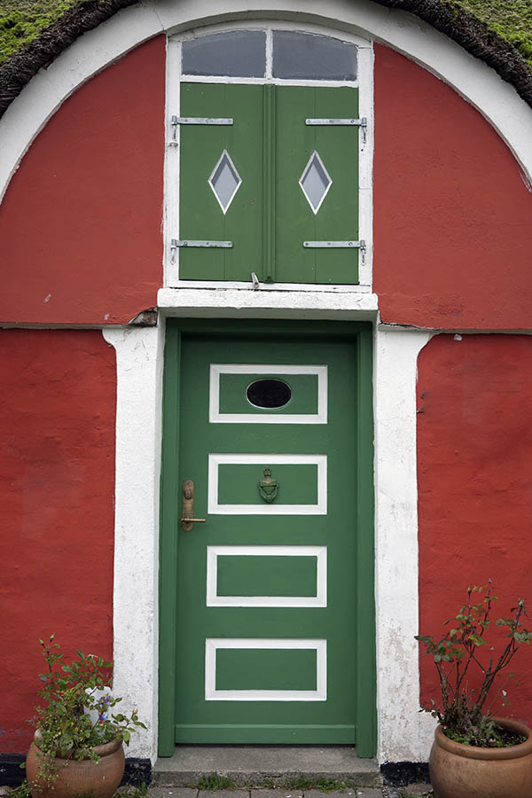 Photo 09814: Panelled, green and white door with oval door light