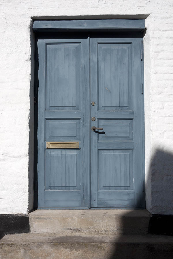 Photo 10315: Panelled, teal double door