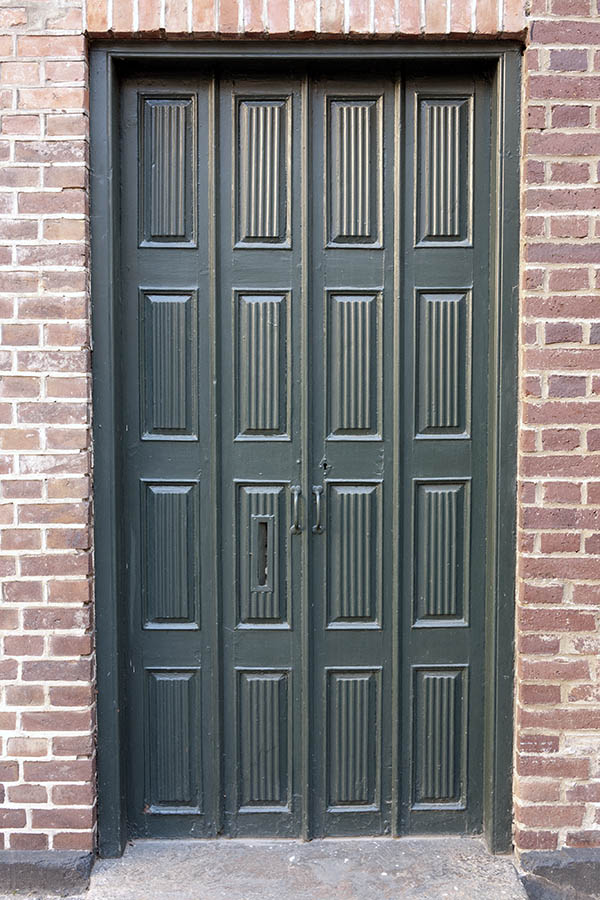 Photo 10407: Narrow, panelled, green double door