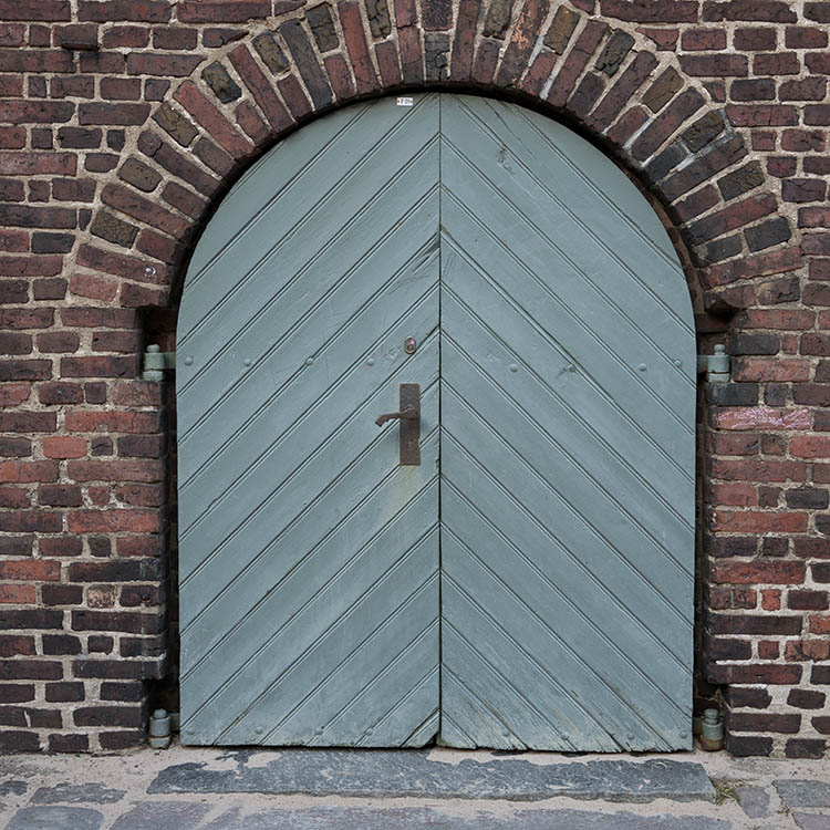 Photo 10439: Teal double door made of planks
