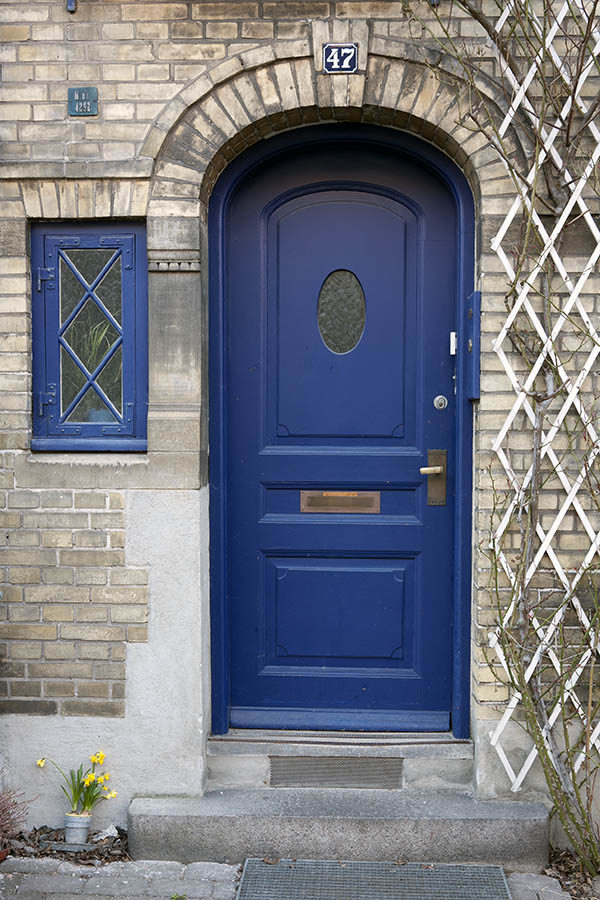 Photo 10509: Formed, panelled, blue door with formed door light