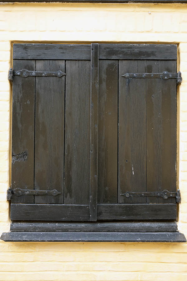 Photo 10590: Black shutters