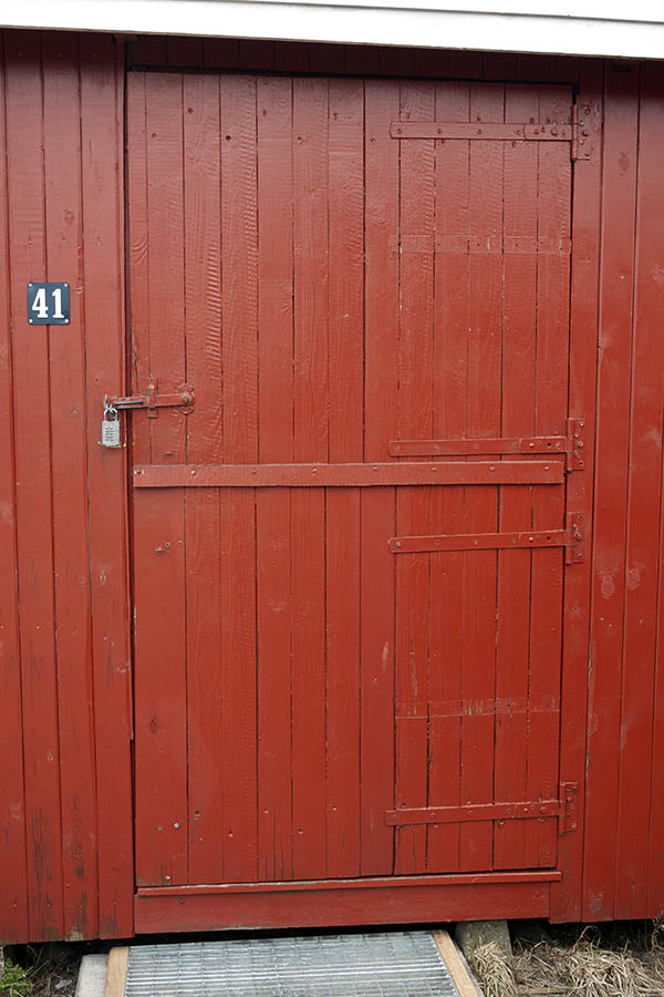 Photo 10634: Red board half-door