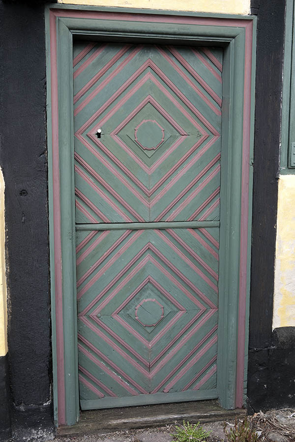 Photo 10679: Green and red half-door made of planks