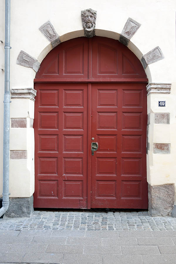 Photo 10848: Formed, panelled, red gate