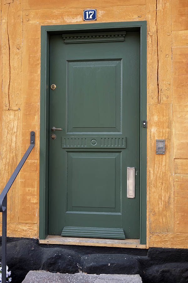 Photo 10974: Carved, panelled, green door