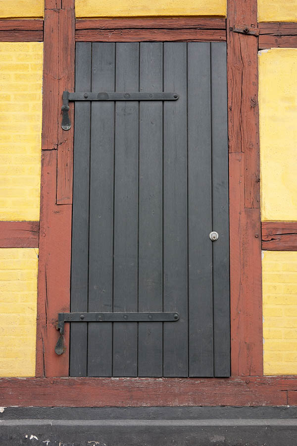 Photo 11014: Black door made of planks