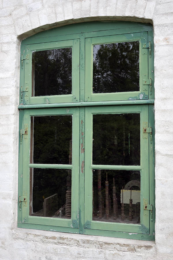 Photo 11141: Green and window in Dannebrog style