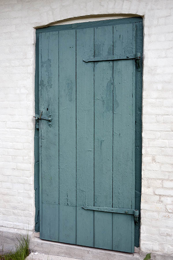Photo 11145: Teal door made of planks
