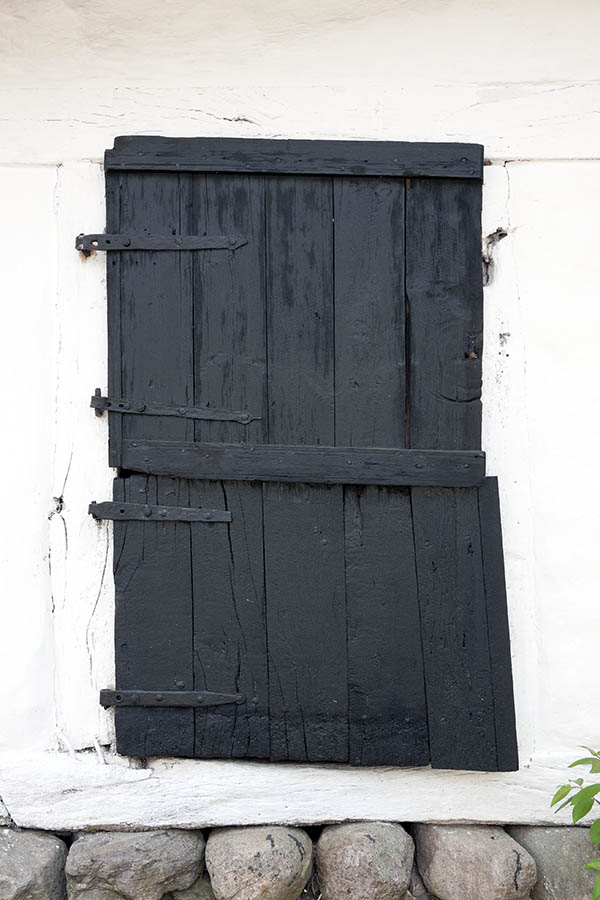 Photo 11303: Lopsided, black board half-door