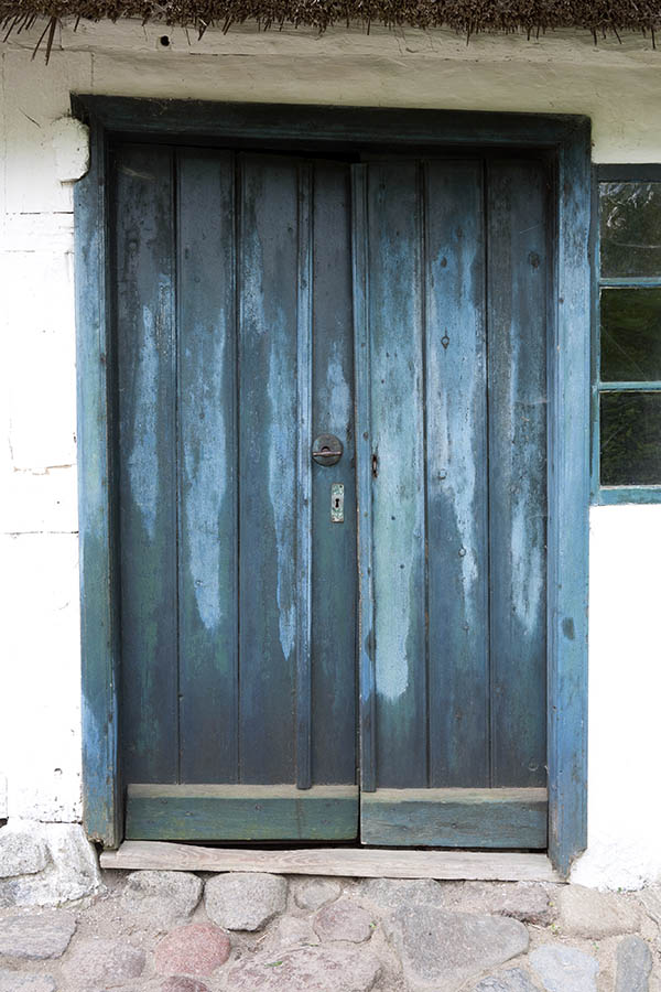 Photo 11305: Teal door made of planks with sidepiece