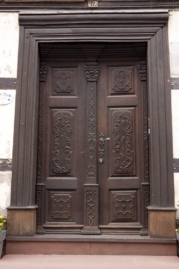 Photo 12595: Carved, brown panelled double door