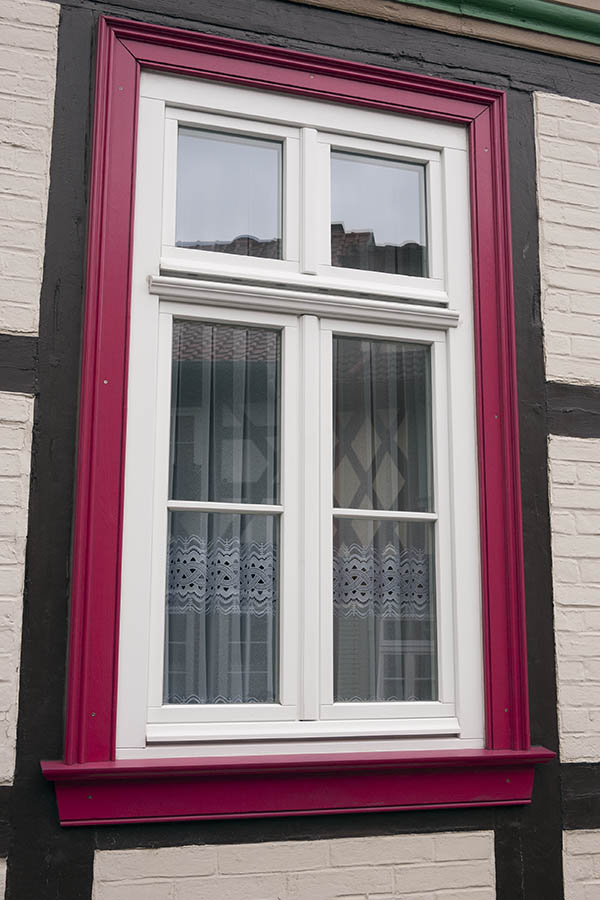 Photo 12677: White and red window with four frames and six panes
