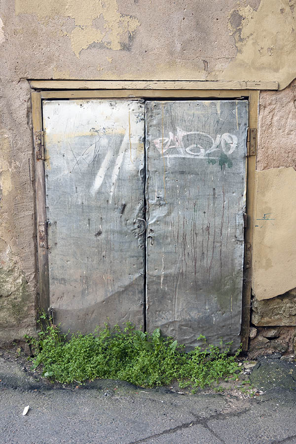 Photo 13054: Worn, grey plate double door