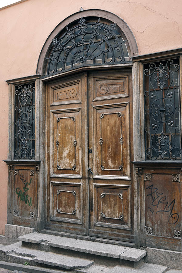 Photo 13132: Panelled, carved, formed, lacquered double door with sidepieces and latticed fan light