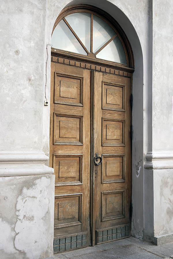 Photo 13360: Panelled, oiled double door with fan light
