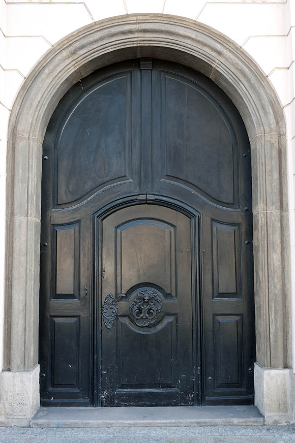 Photo 13480: Formed, panelled, black F288gate with formed minor door