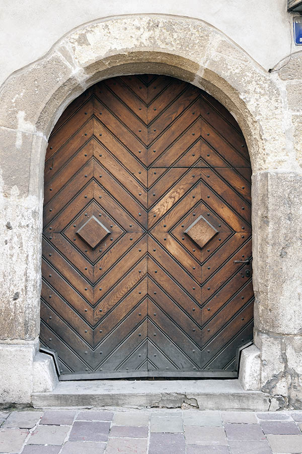 Photo 13598: Worn, oiled gate made of planks with a minor door