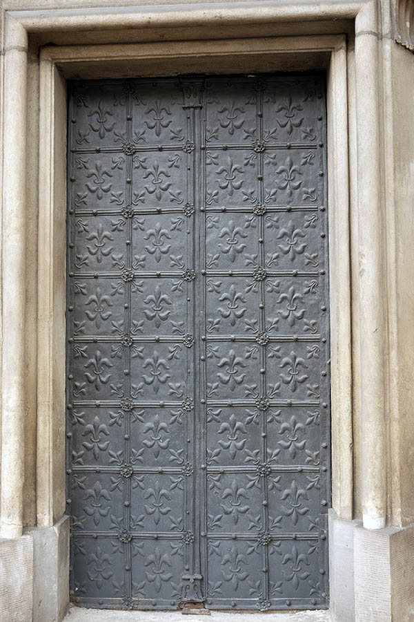 Photo 13704: Black metal double door