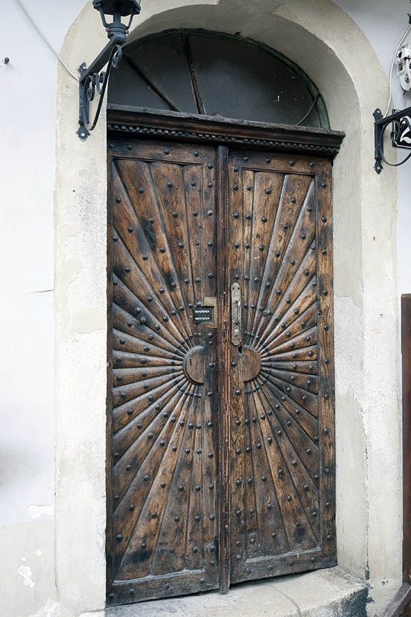Photo 13728: Panelled, lacquered double door with fan light