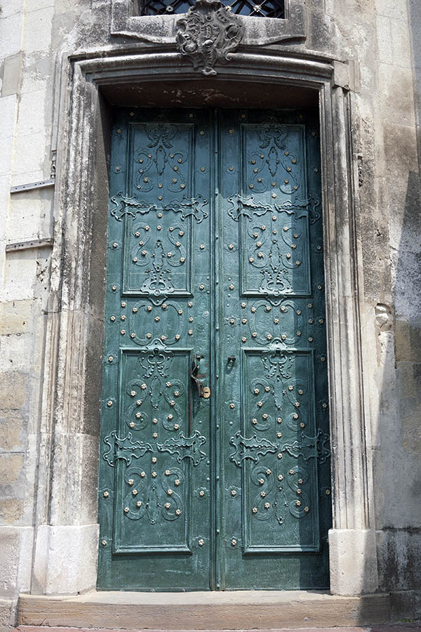 Photo 13929: Panelled, decorated, teal double door