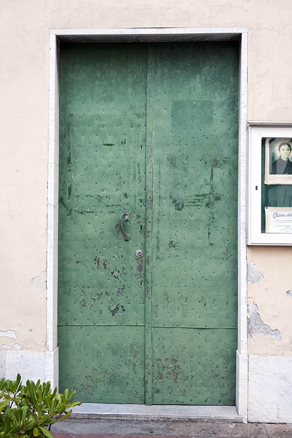Photo 14812: Worn, green metal double door