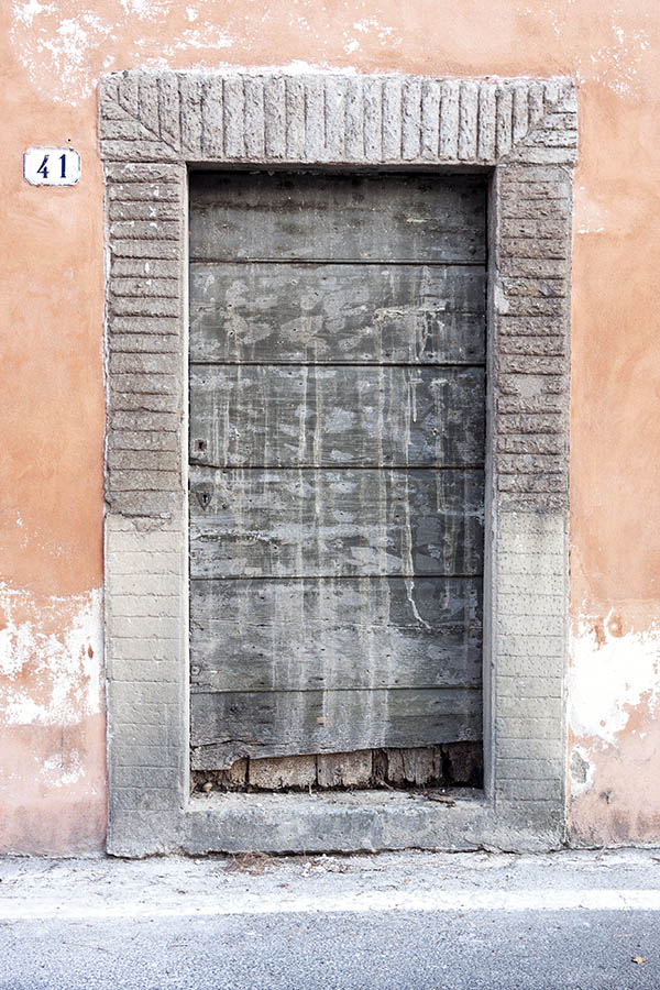 Photo 14822: Decayed, unpainted door of planks