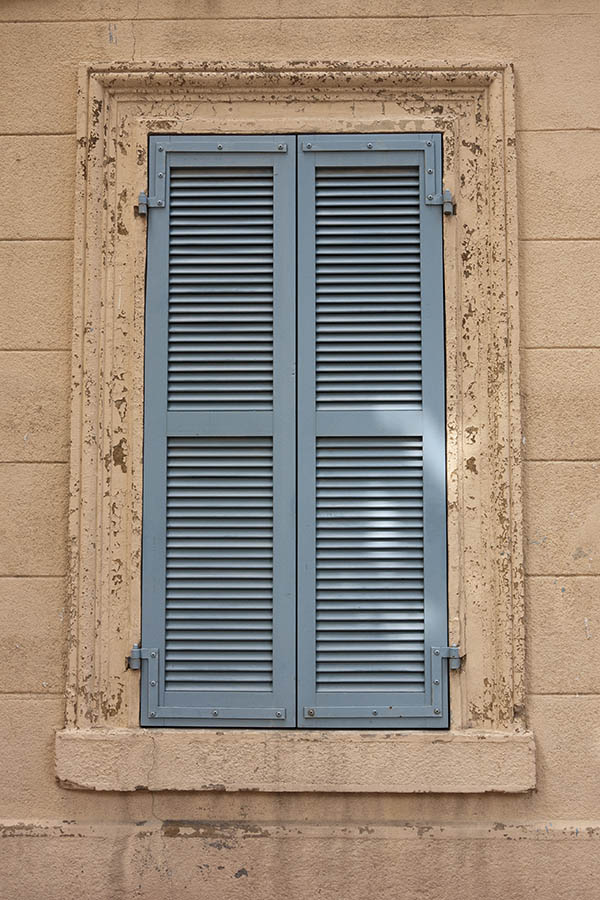 Photo 15330: Narrow, grey shutters