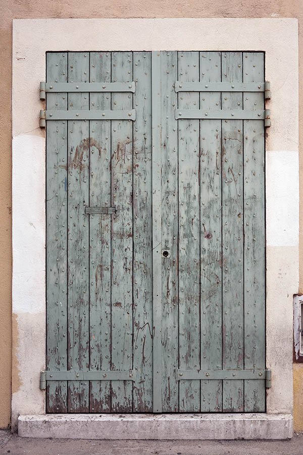 Photo 15358: Worn, teal shutters