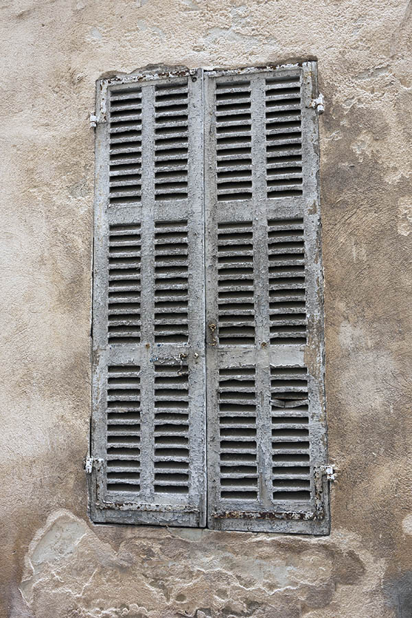 Photo 15378: Decayed, white shutters